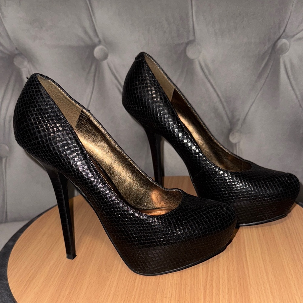 Steve Madden Black Textured Heels